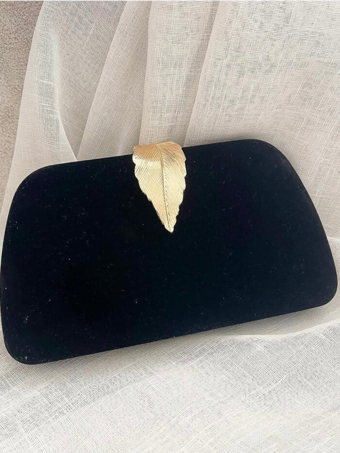Black Velvet Élan Clutch